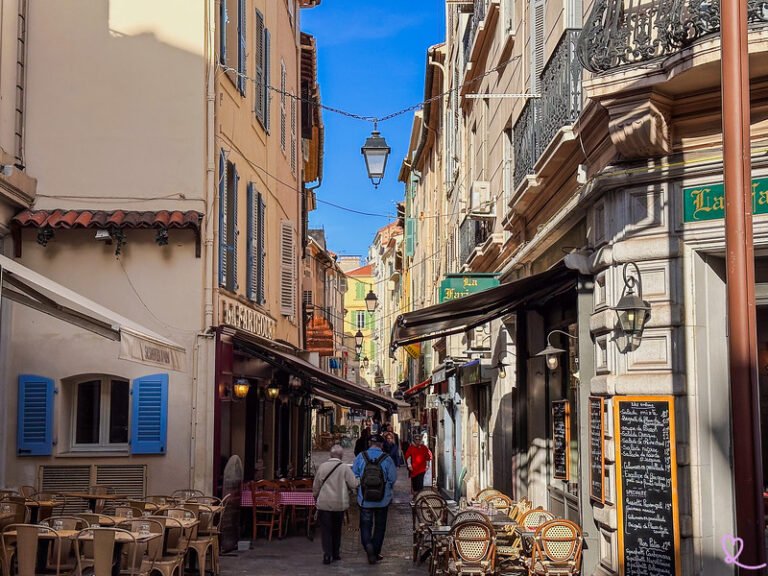 supermercado plaza vea en un dia soleado