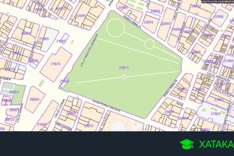 terreno con senales de informacion catastral