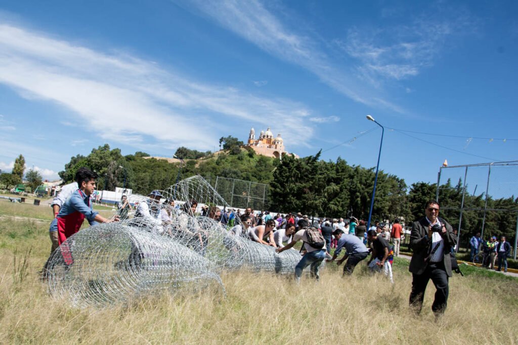 terreno vacio con cartel de se vende