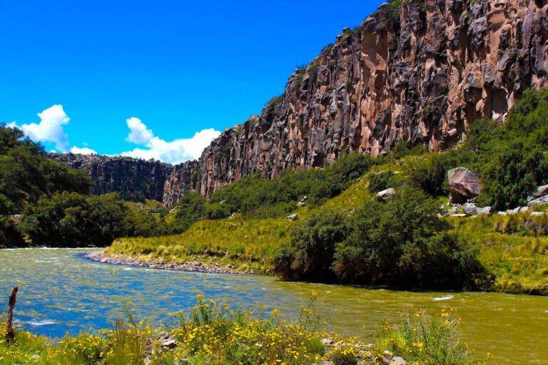 Qué son las Tres Marías en Carlos Paz y qué las hace populares 3 tres rocas imponentes en el lago