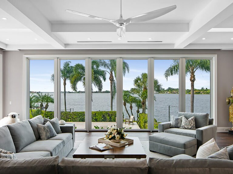 ventilador de techo en una galeria elegante