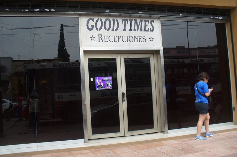 Dónde encontrar una vidriería en Lanús Este, calle Sarmiento