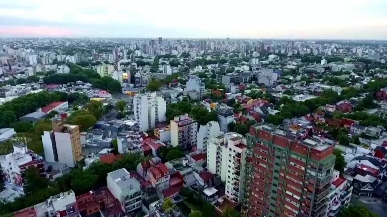 vista aerea de monte grande y sus propiedades