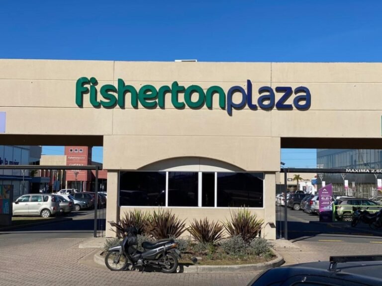 vista exterior de fisherton plaza chic mall