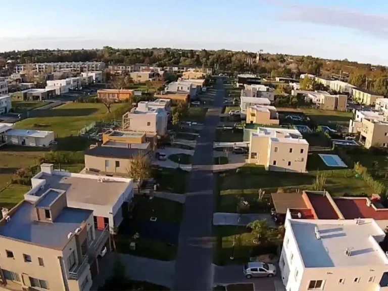 Cuáles son las características y beneficios de Altos de Hudson II 12 vista panoramica de altos de hudson ii