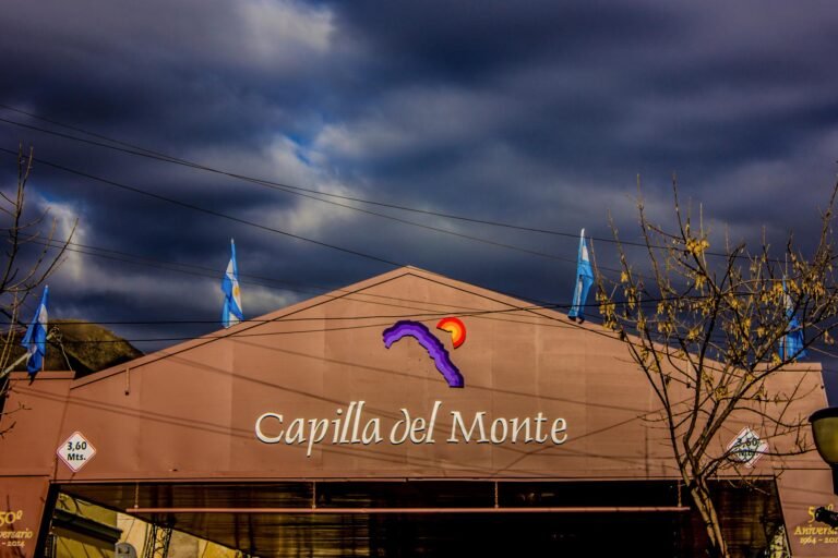 vista panoramica de casa blanca capilla del monte