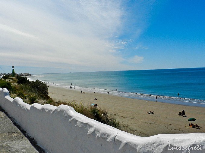 Qué son "Los soles y el mar" en las Grutas y qué ofrecen 1 vista panoramica de las grutas del mar