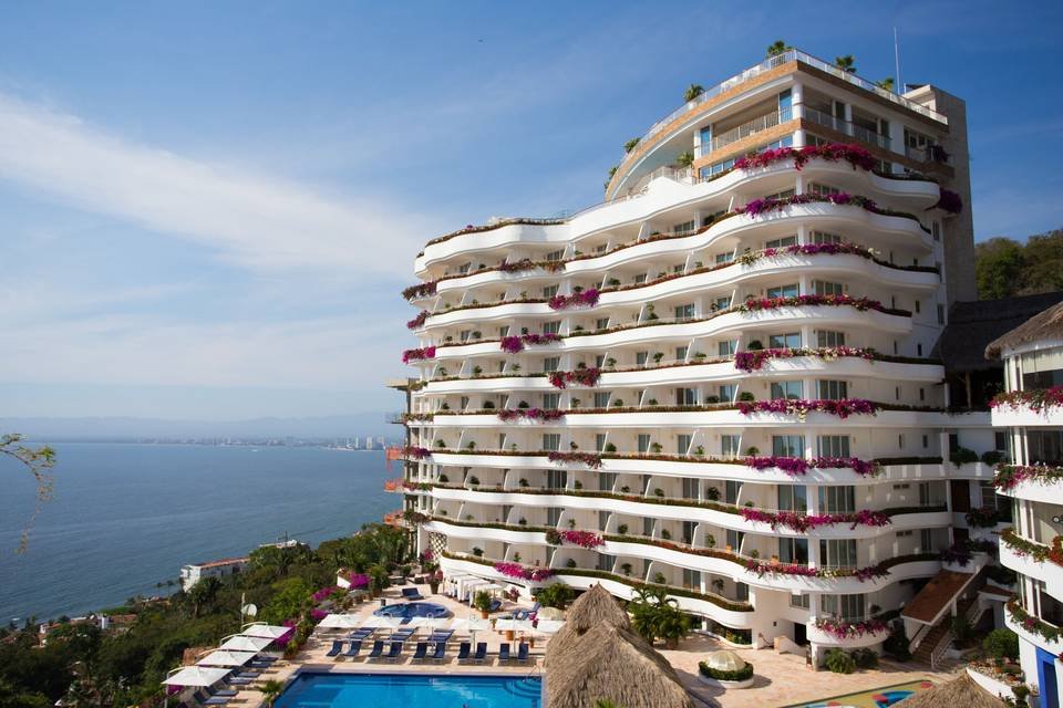 Qué servicios y actividades ofrece el Alto Miramar Resort y Spa